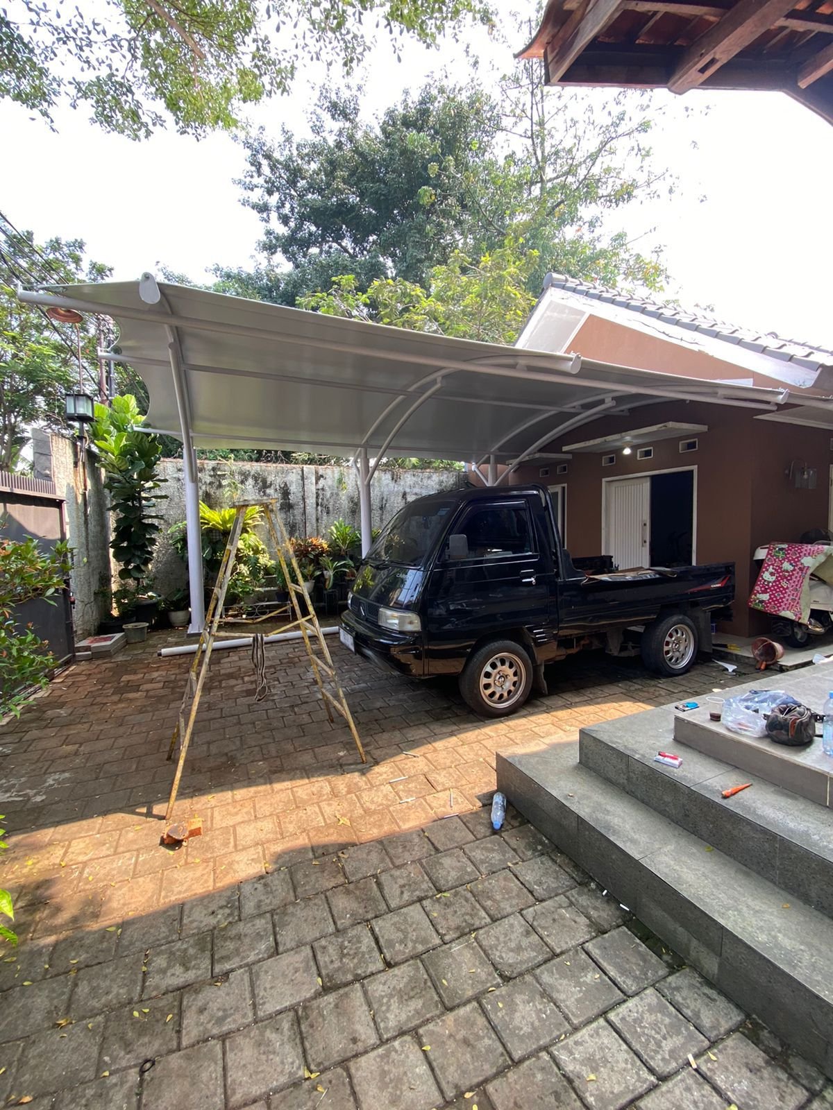 Kanopi Membran Surabaya untuk Parkiran yang Teduh